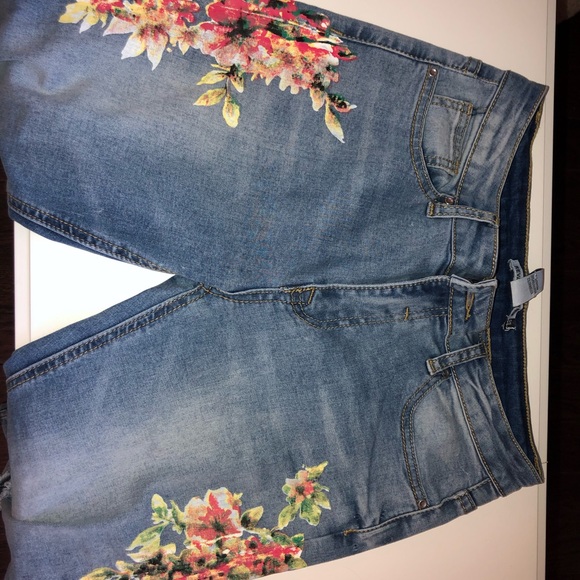 Sirens Floral Jeans - Picture 7 of 7